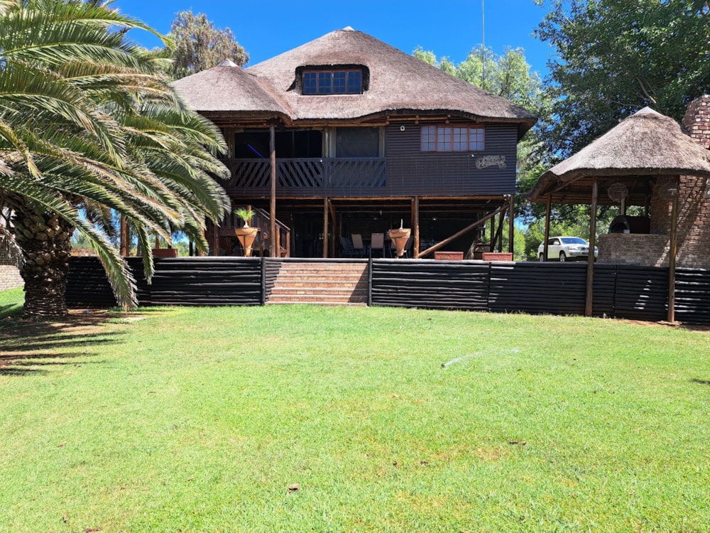 Double-storey house for sale in Christiana, North West Province - 1KJ1686924 Double-storey house for sale in Christiana, North West Province - 1KJ1686924