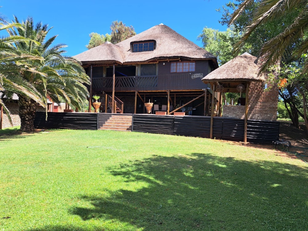 Double-storey house for sale in Christiana, North West Province - 1KJ1686924 Double-storey house for sale in Christiana, North West Province - 1KJ1686924