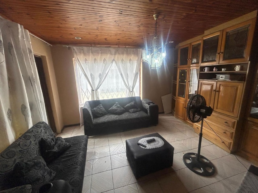 House for sale in Brackenham - 1RY1687476