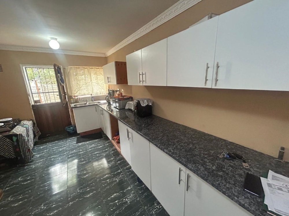 House for sale in Brackenham - 1RY1687476