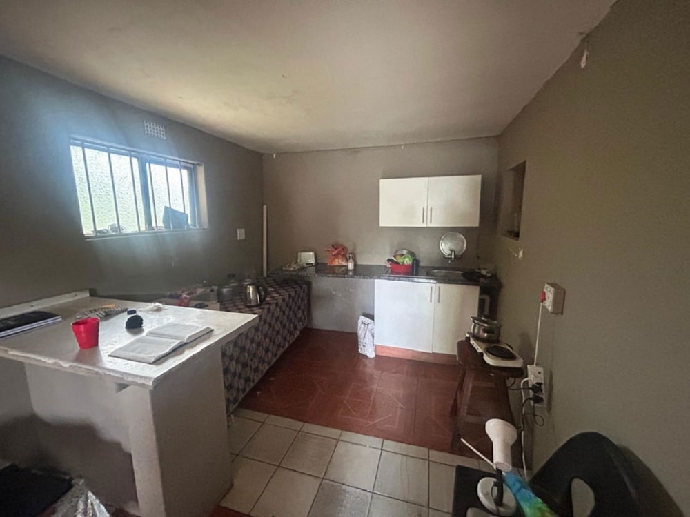 House for sale in Brackenham - 1RY1687476