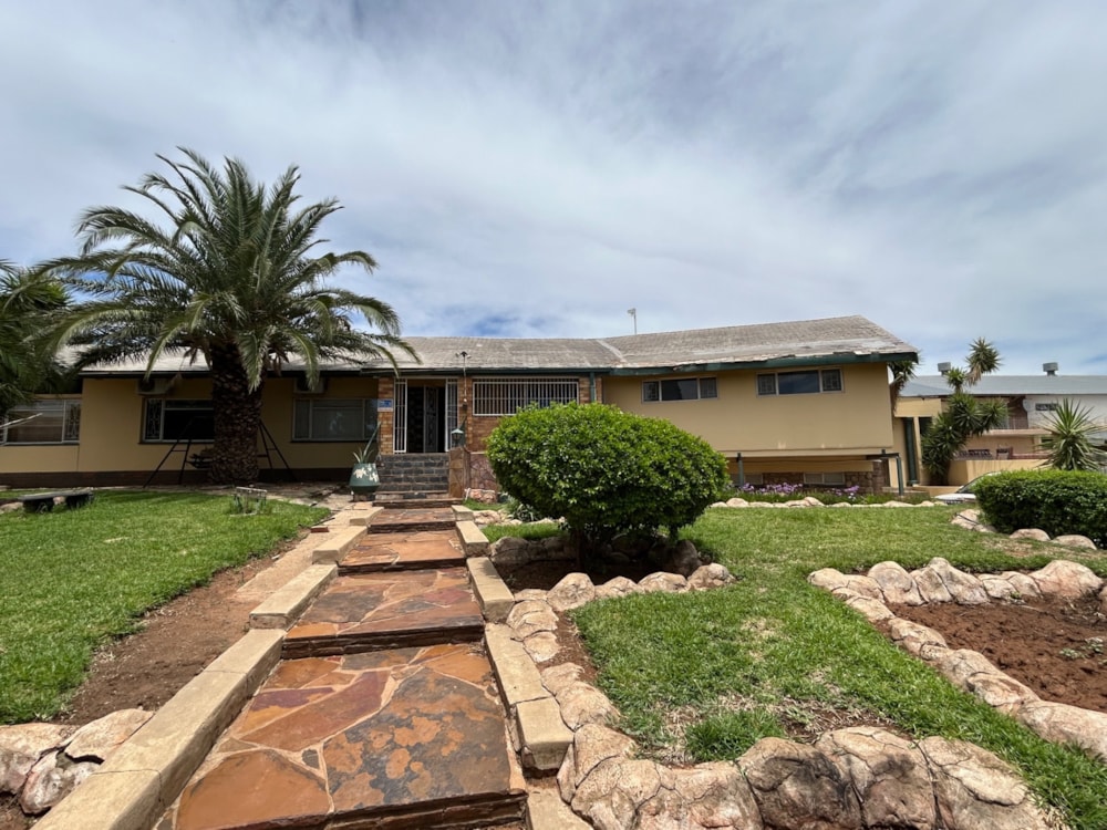 House let in West End , Kimberley - 1KJ1687142 House let in West End , Kimberley - 1KJ1687142