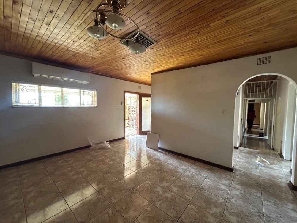 House let in West End , Kimberley - 1KJ1687142 House let in West End , Kimberley - 1KJ1687142