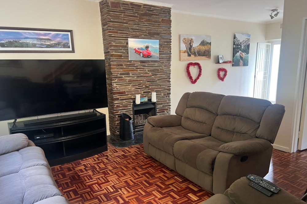 Double-storey apartment let in Kenilworth, Cape Town - RBL1687150 Double-storey apartment let in Kenilworth, Cape Town - RBL1687150