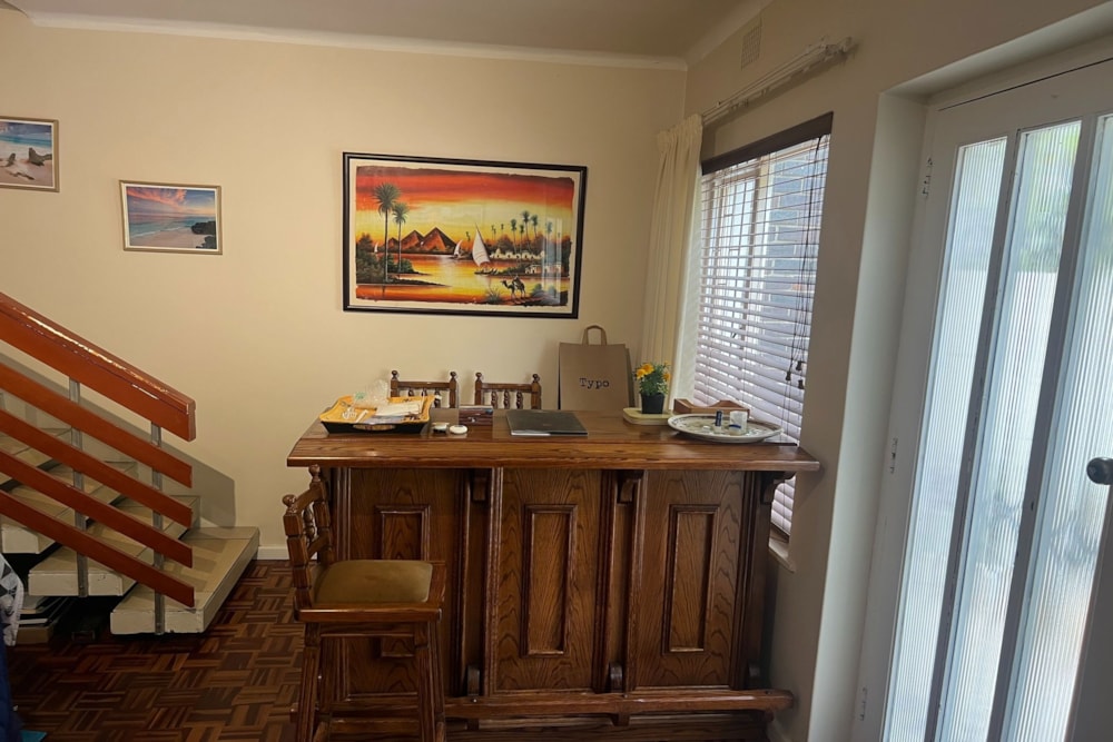 Double-storey apartment let in Kenilworth, Cape Town - RBL1687150 Double-storey apartment let in Kenilworth, Cape Town - RBL1687150