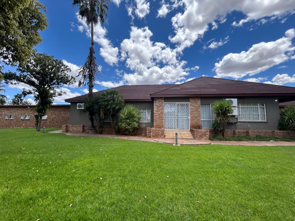 House for sale in Barkly West - 1KJ1687350 House for sale in Barkly West - 1KJ1687350