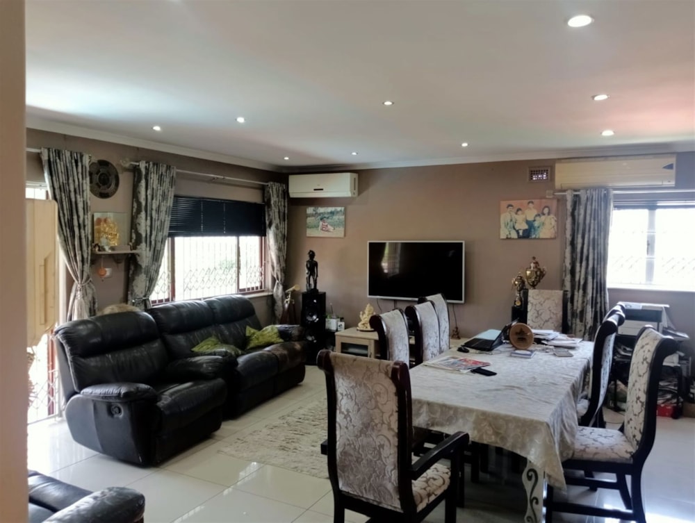 Double-storey house for sale in Bellair, KwaZulu-Natal - 1WP1687397 Double-storey house for sale in Bellair, KwaZulu-Natal - 1WP1687397