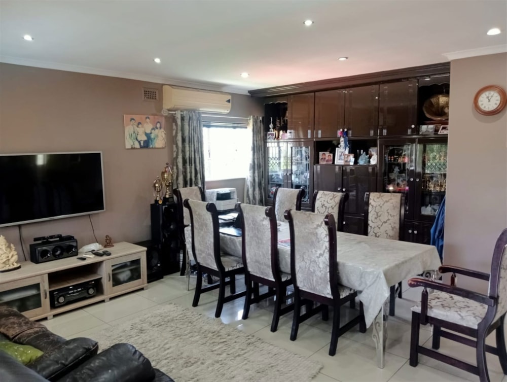 Double-storey house for sale in Bellair, KwaZulu-Natal - 1WP1687397 Double-storey house for sale in Bellair, KwaZulu-Natal - 1WP1687397