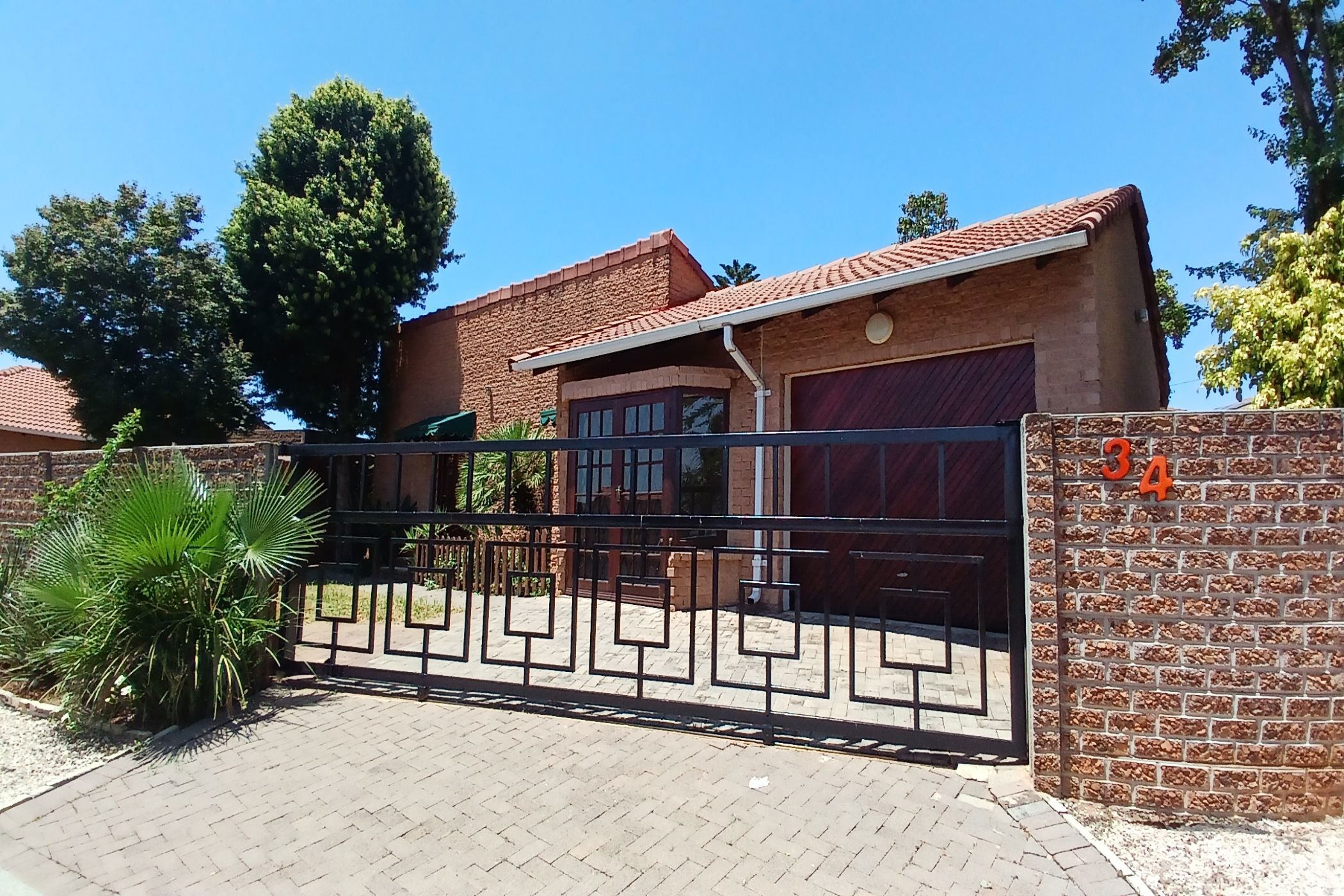 Cluster let in Radiokop - RAL1687483