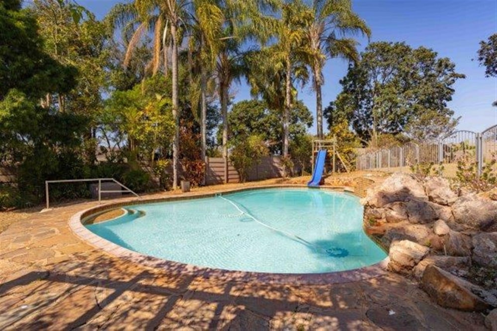 House for sale in Cowies Hill - 1WP1687508