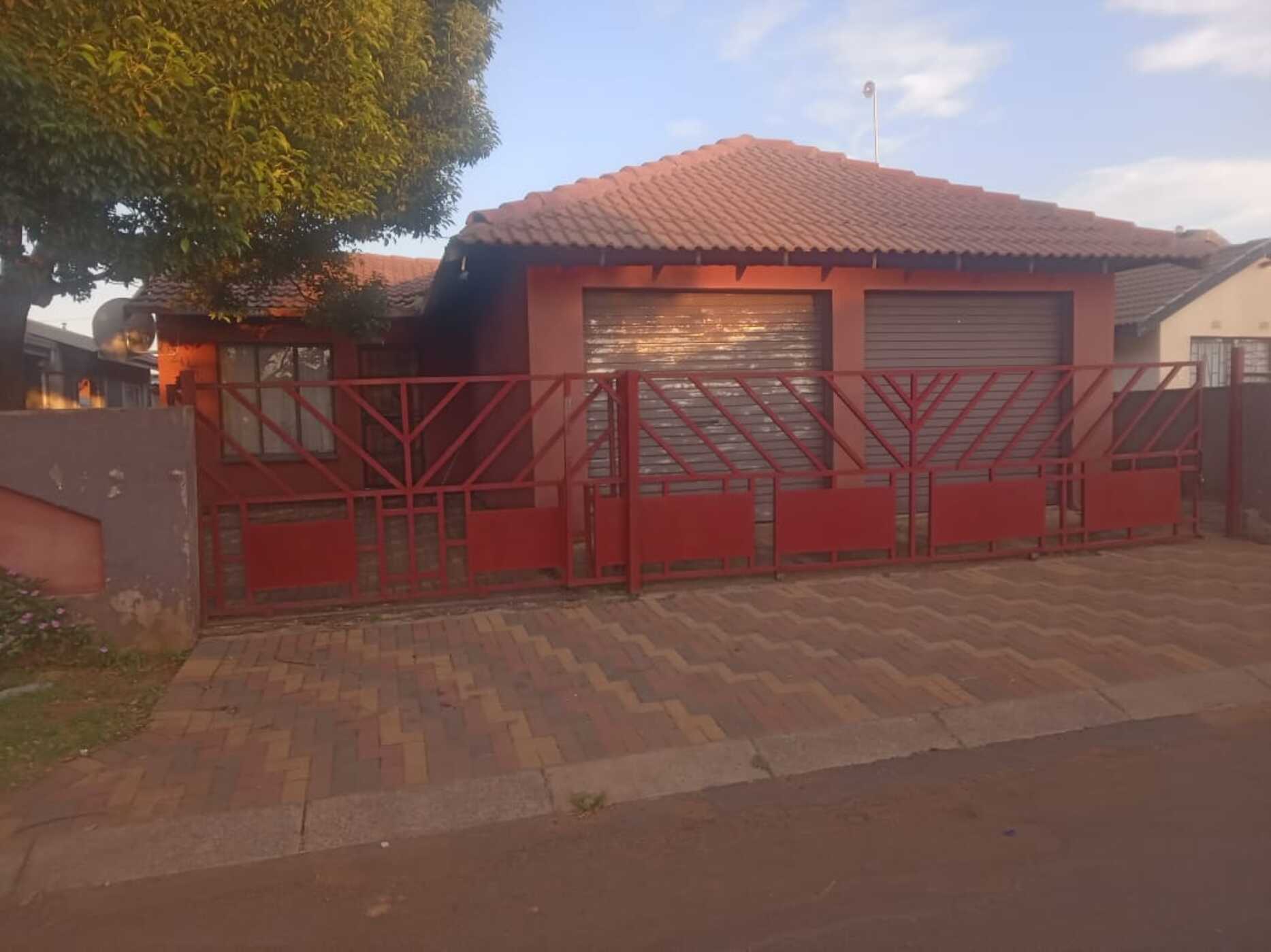 House for sale in Hlalamnandi - 1MD1687647