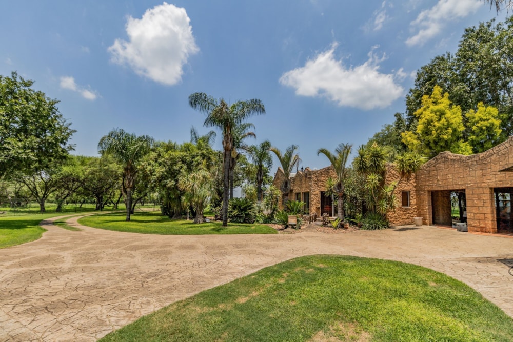 Mixed use farm for sale in Beestekraal - 1HR1687879 Mixed use farm for sale in Beestekraal - 1HR1687879