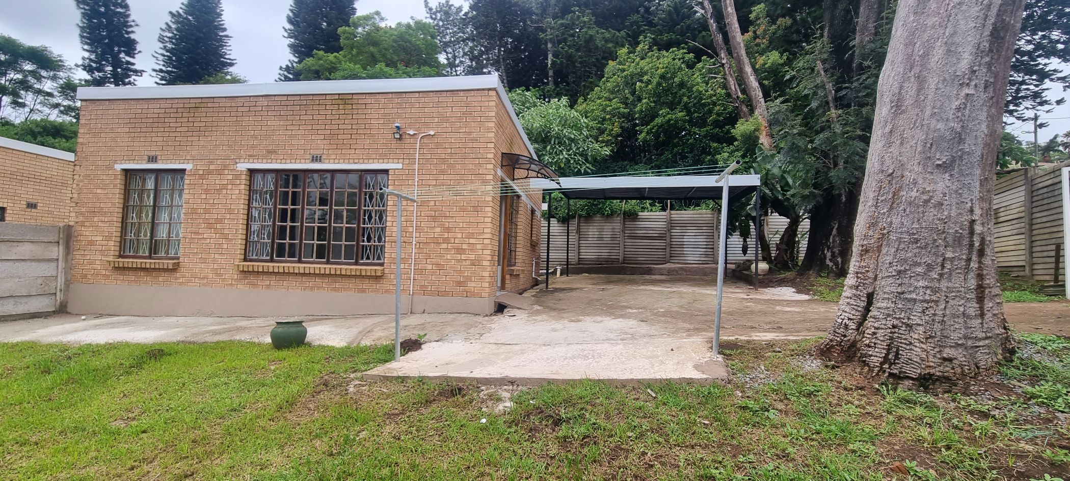 Garden cottage let in Waterfall, Upper Highway - 1KF1687729