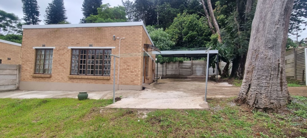 Garden cottage let in Waterfall, Upper Highway - 1KF1687729