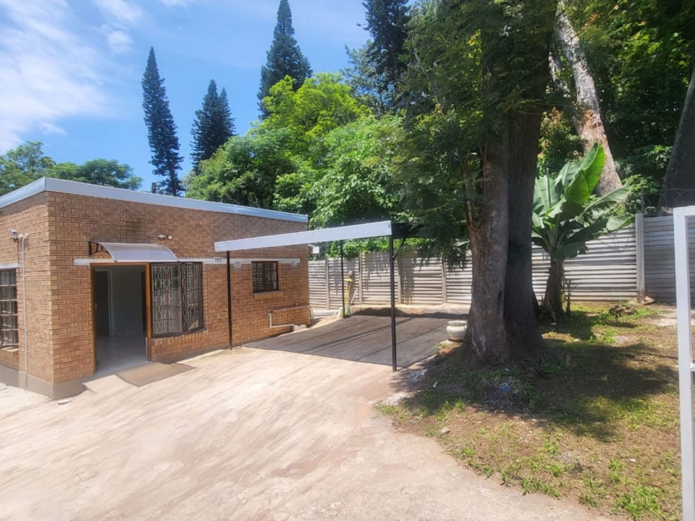 Garden cottage let in Waterfall, Upper Highway - 1KF1687729