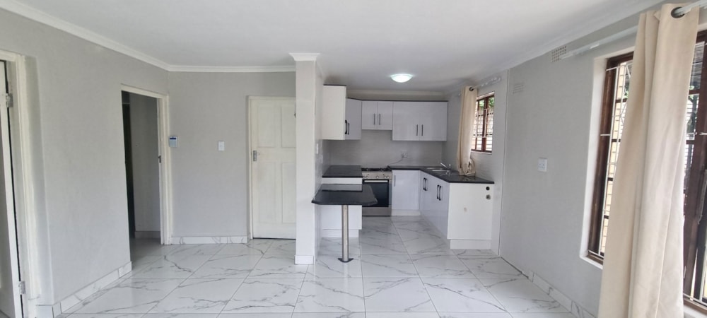 Garden cottage let in Waterfall, Upper Highway - 1KF1687729