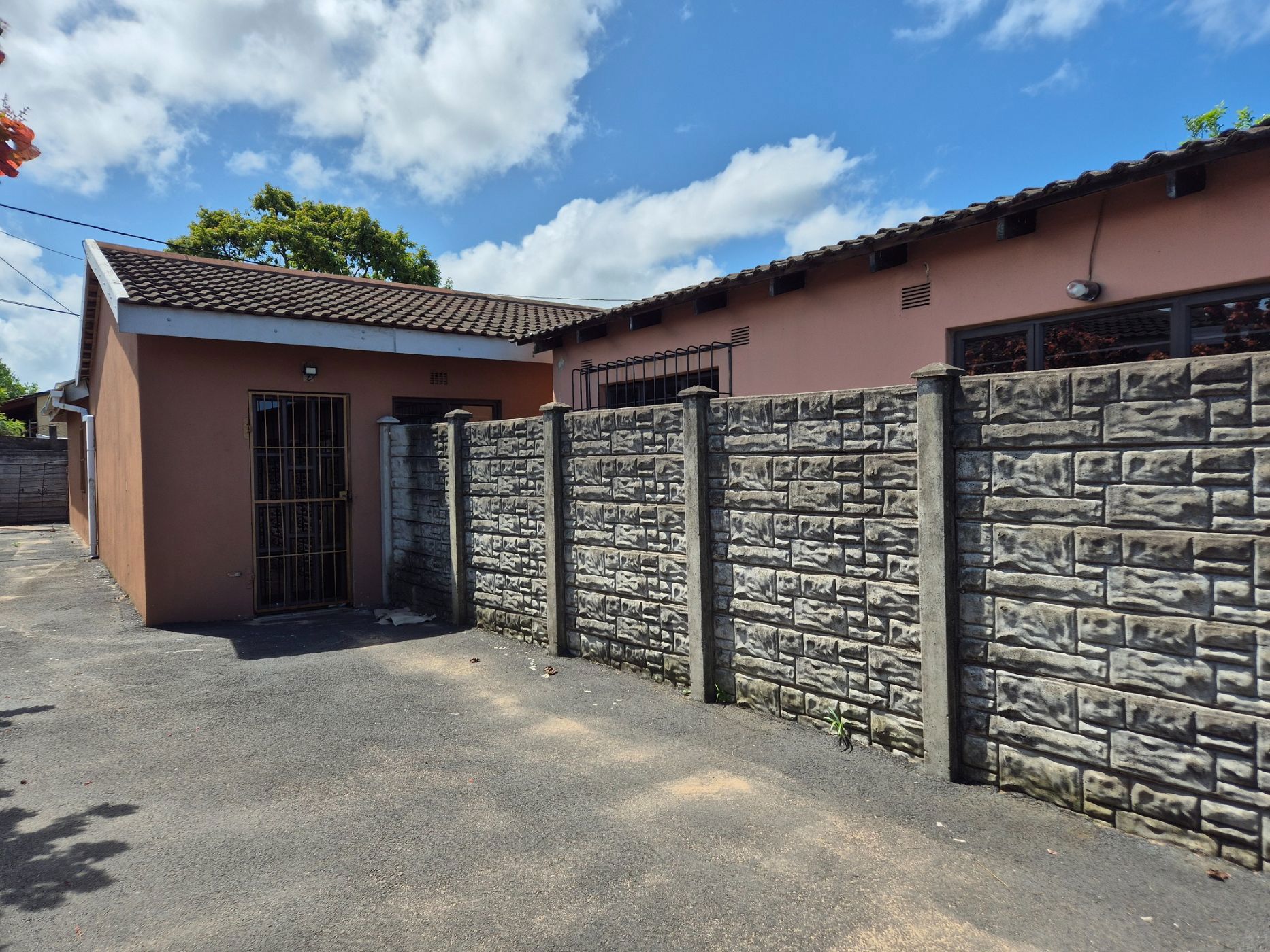 House let in Brackenham - 1RY1698012