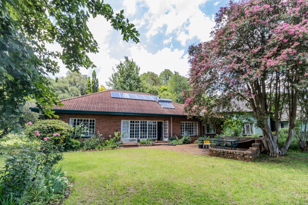 Mixed use farm for sale in Skeerpoort - 1HR1687882 Mixed use farm for sale in Skeerpoort - 1HR1687882