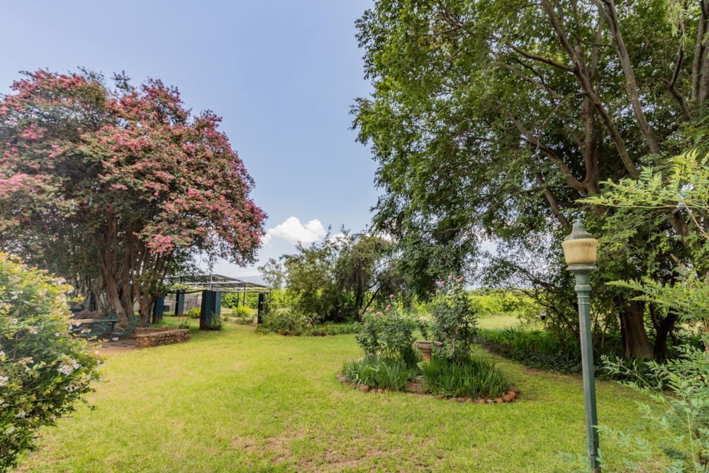 Mixed use farm for sale in Skeerpoort - 1HR1687882 Mixed use farm for sale in Skeerpoort - 1HR1687882