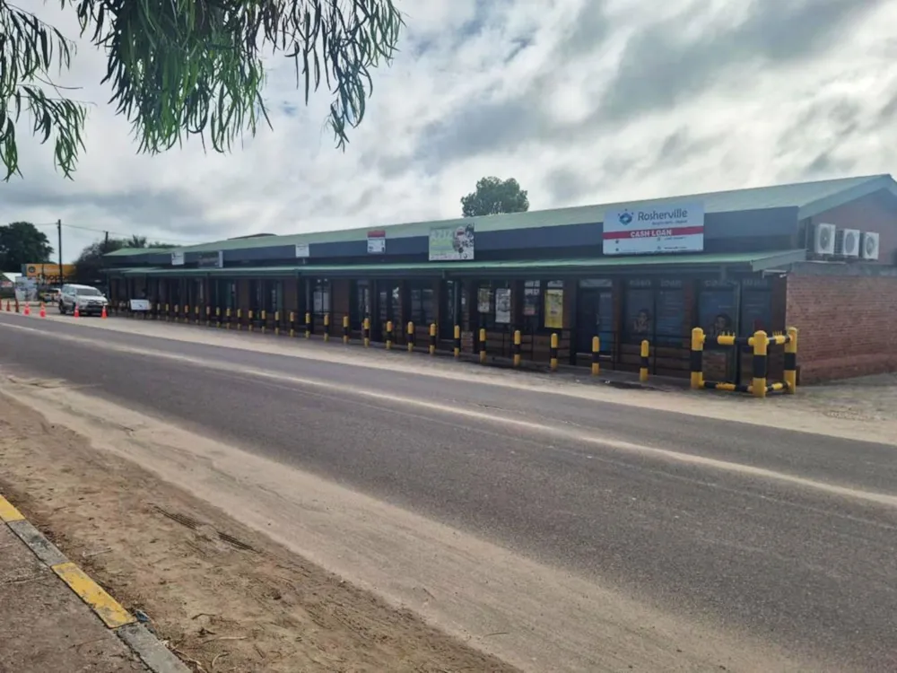 Commercial retail property for sale in Maun, Botswana - 3BO1687927 Commercial retail property for sale in Maun, Botswana - 3BO1687927