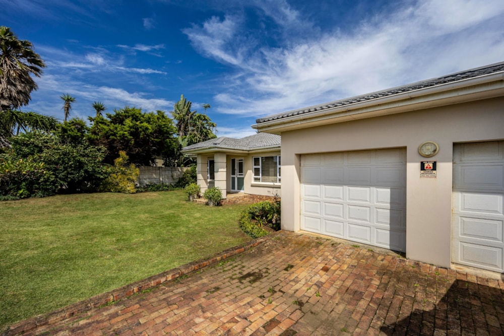 House for sale in Kidds Beach - 1EZ1688169