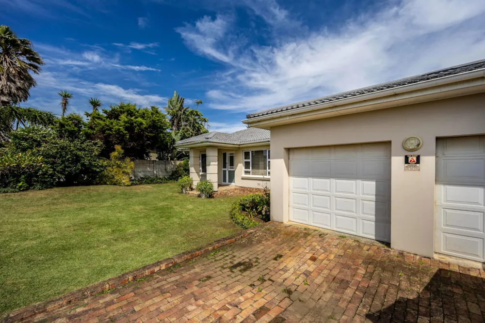 House for sale in Kidds Beach - 1EZ1688169 House for sale in Kidds Beach - 1EZ1688169
