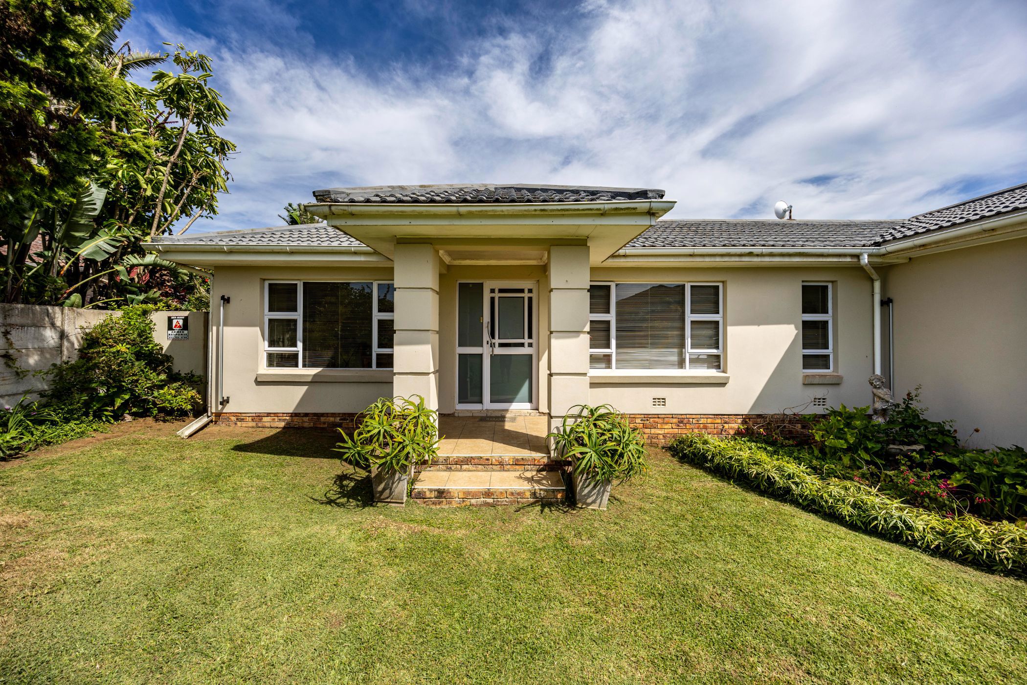 House for sale in Kidds Beach - 1EZ1688169