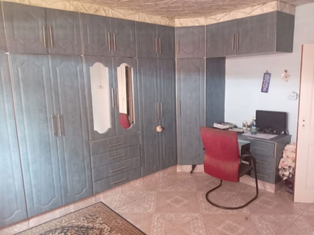 Apartment for sale in Umzinto - 1si1688401