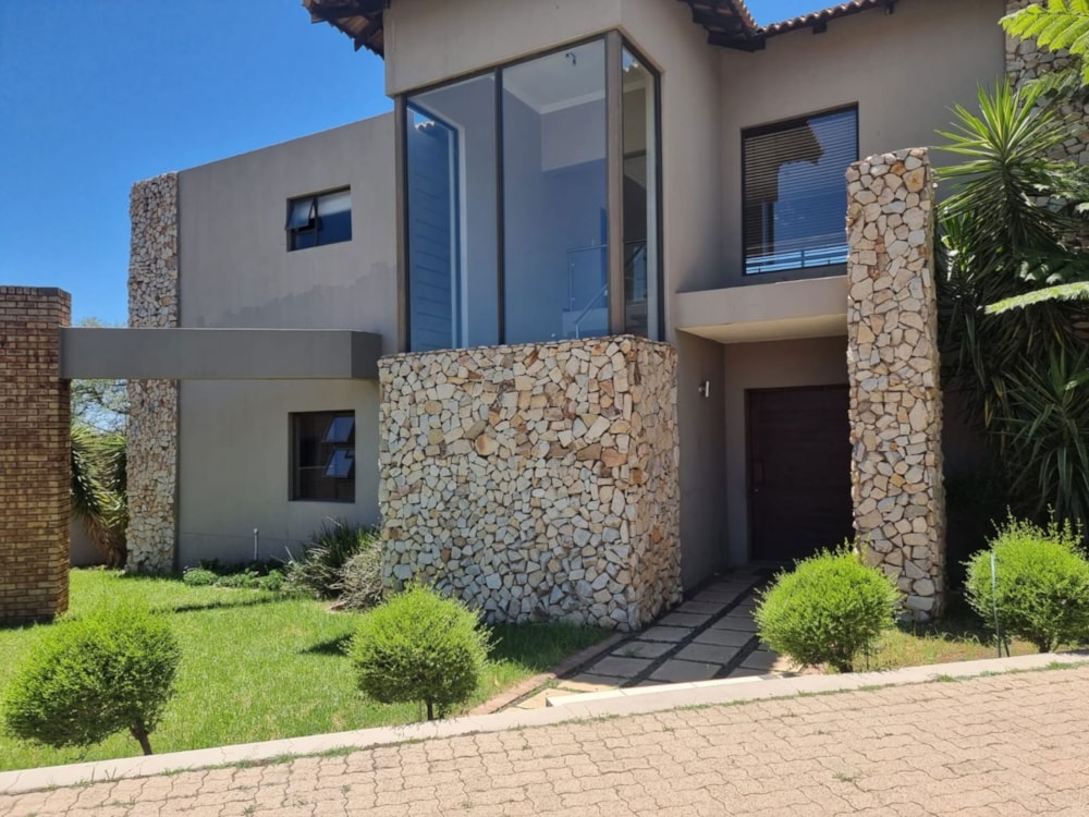 Double-storey house for sale in Bankenveld  - 1WD1688641 Double-storey house for sale in Bankenveld  - 1WD1688641