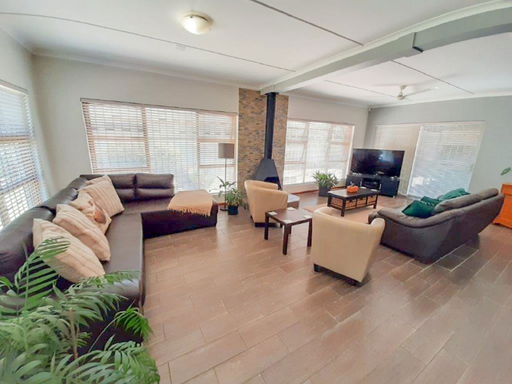 House sold in Wesbank, Oudtshoorn - 1OU1685352 House sold in Wesbank, Oudtshoorn - 1OU1685352