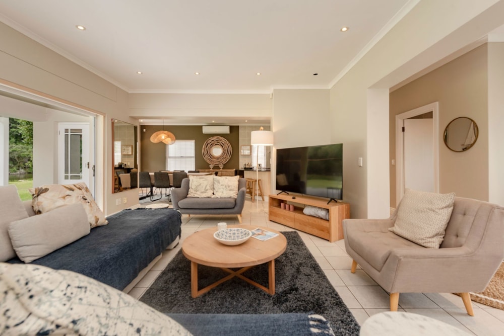 Security complex home to rent in River Club, Plettenberg Bay - 1KG1672476 Security complex home to rent in River Club, Plettenberg Bay - 1KG1672476