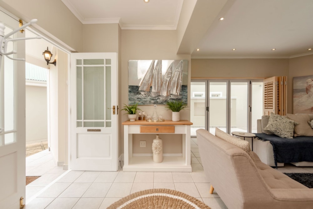 Security complex home to rent in River Club, Plettenberg Bay - 1KG1672476 Security complex home to rent in River Club, Plettenberg Bay - 1KG1672476