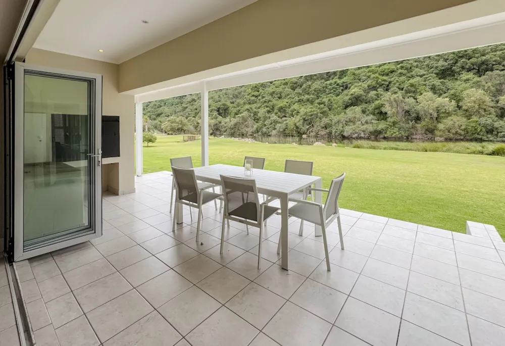 Security complex home to rent in River Club, Plettenberg Bay - 1KG1672476 Security complex home to rent in River Club, Plettenberg Bay - 1KG1672476