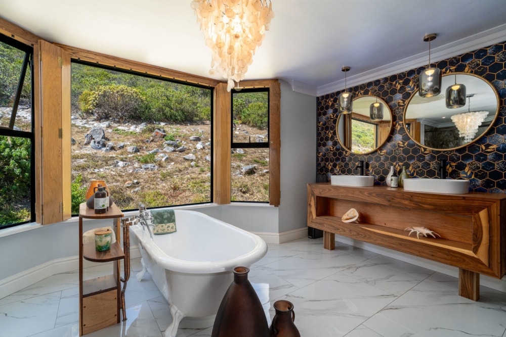 Double-storey house sold in Clovelly, Cape Town - FH1686575 Double-storey house sold in Clovelly, Cape Town - FH1686575