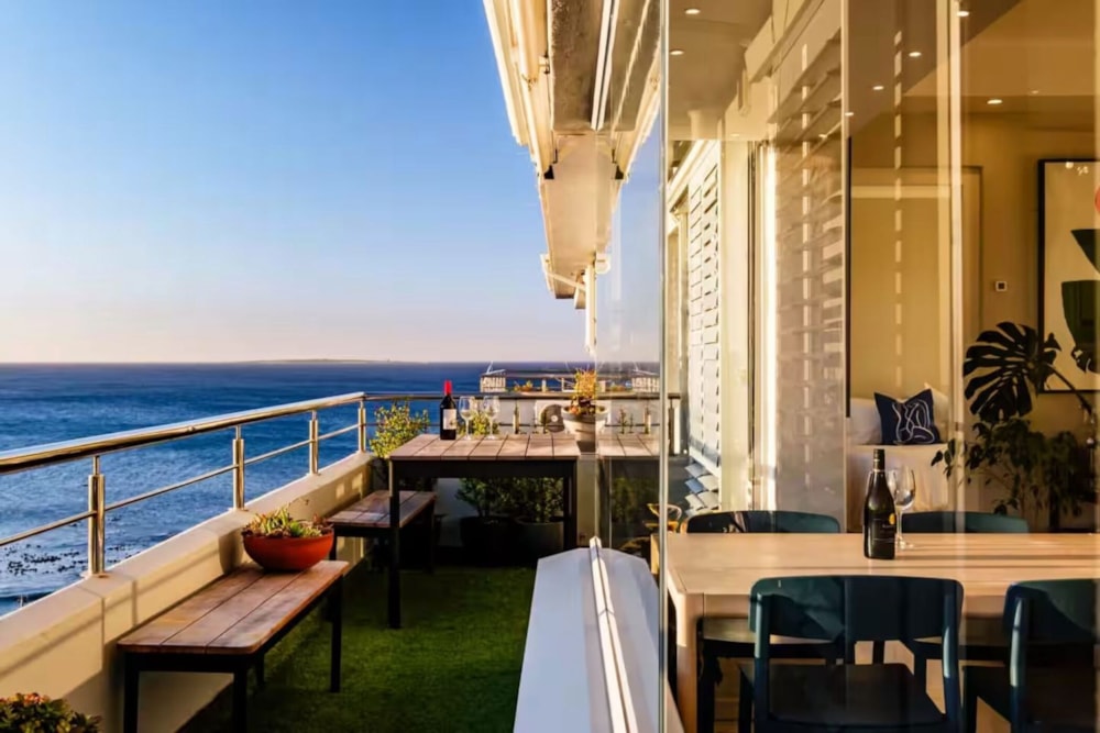 Apartment sold in Mouille Point - AS1688376