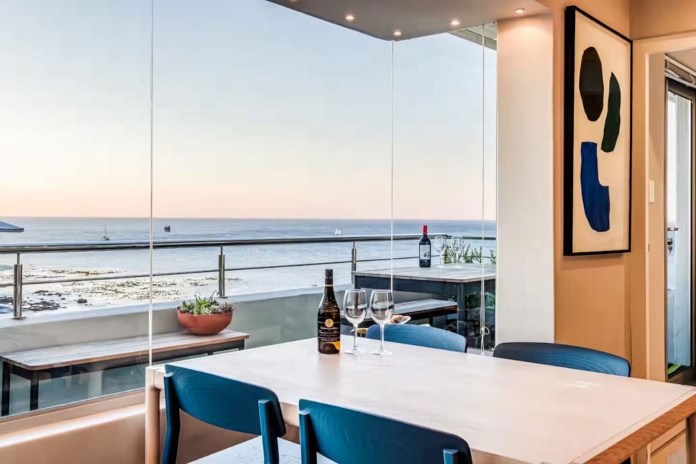 Apartment sold in Mouille Point - AS1688376