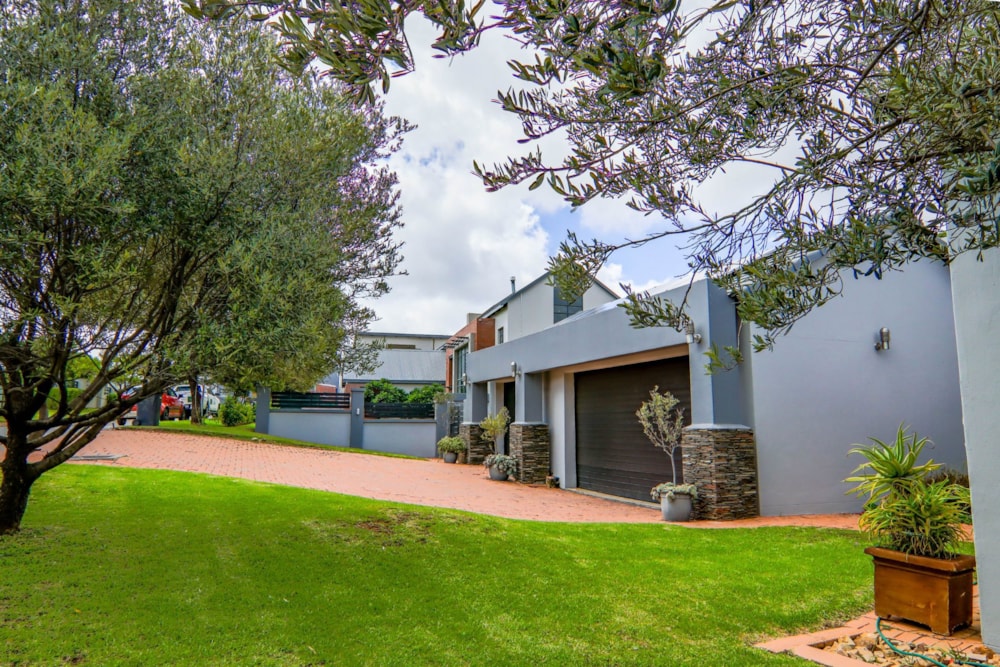 Double-storey house for sale in Copperleaf - 1CU1687060