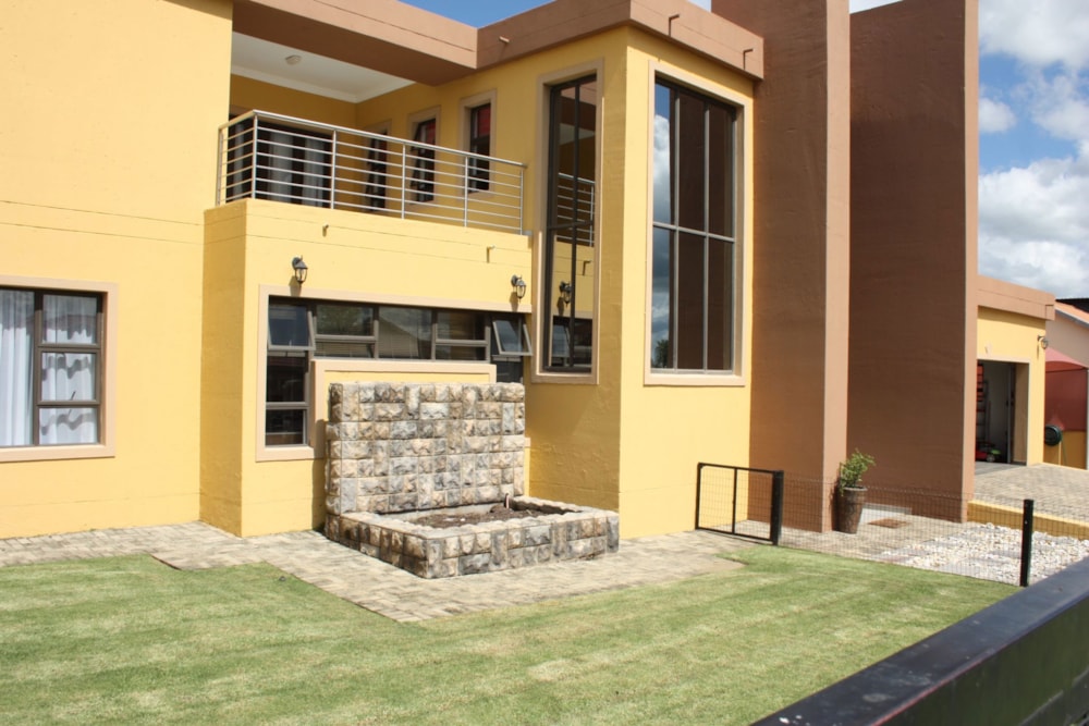 Security complex home for sale in Lydenburg (Mashishing) - 1LY1557335