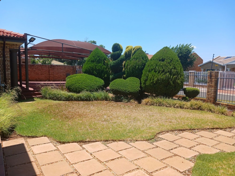 House for sale in Hillcrest, Kimberley - 1KJ1688666 House for sale in Hillcrest, Kimberley - 1KJ1688666