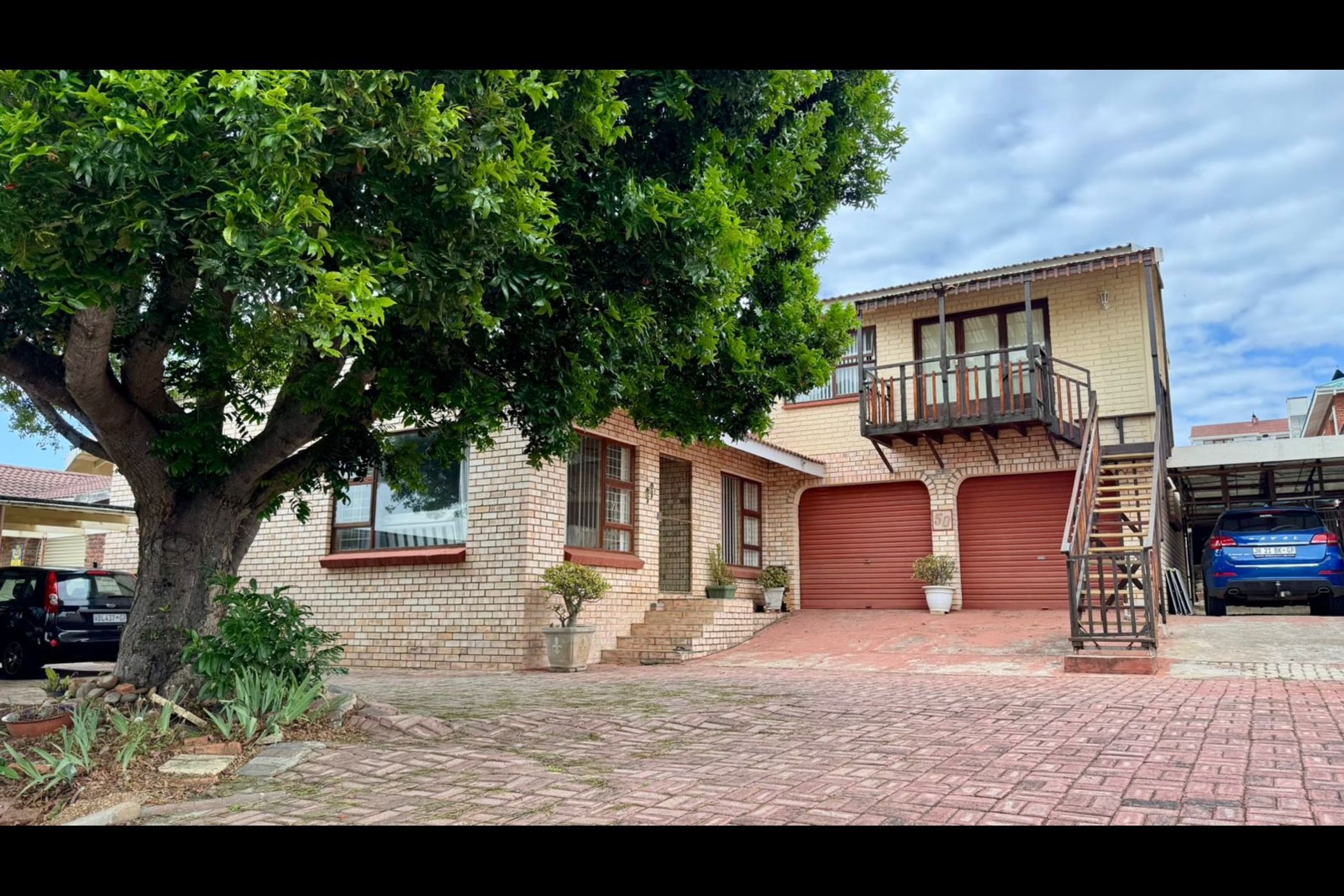 House let in Wave Crest - 1JF1685500