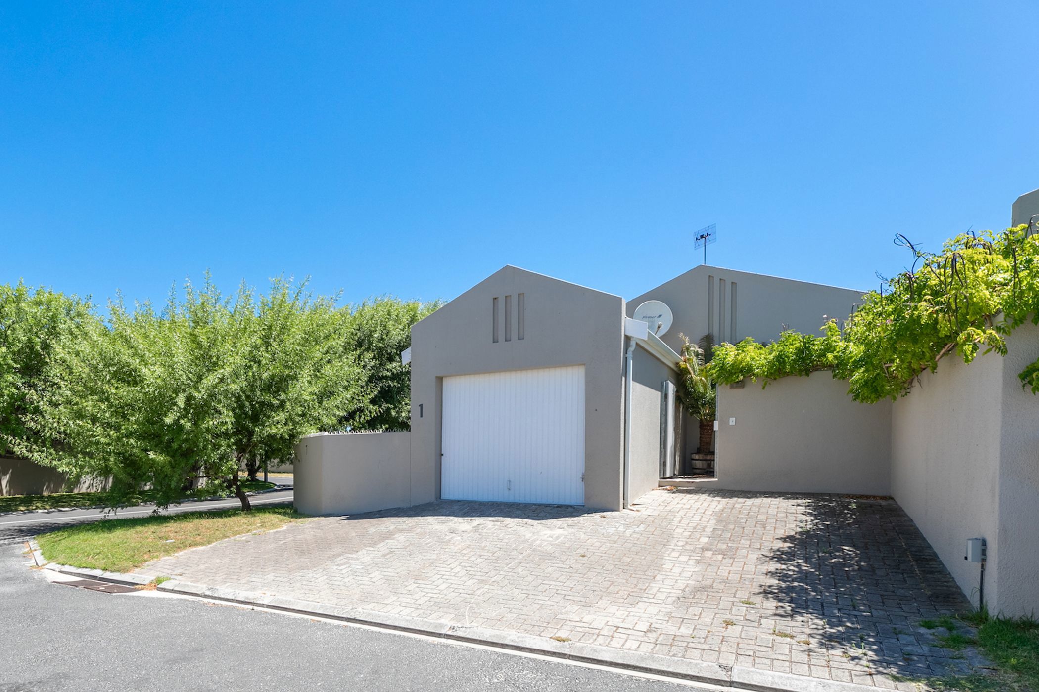 House sold in Blouberg Rise - 1TV1688110