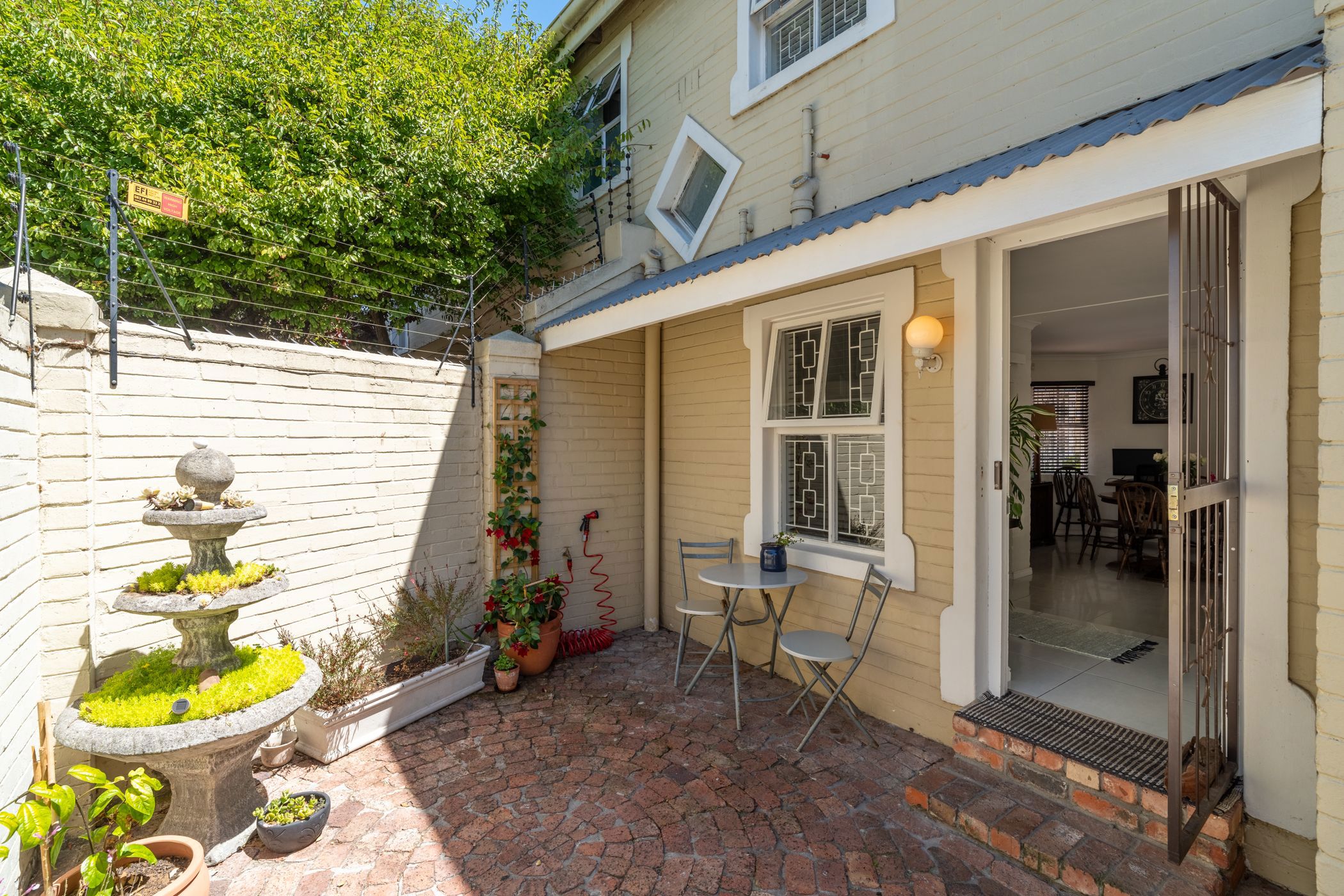 Townhouse sold in Claremont, Cape Town - KW1687891