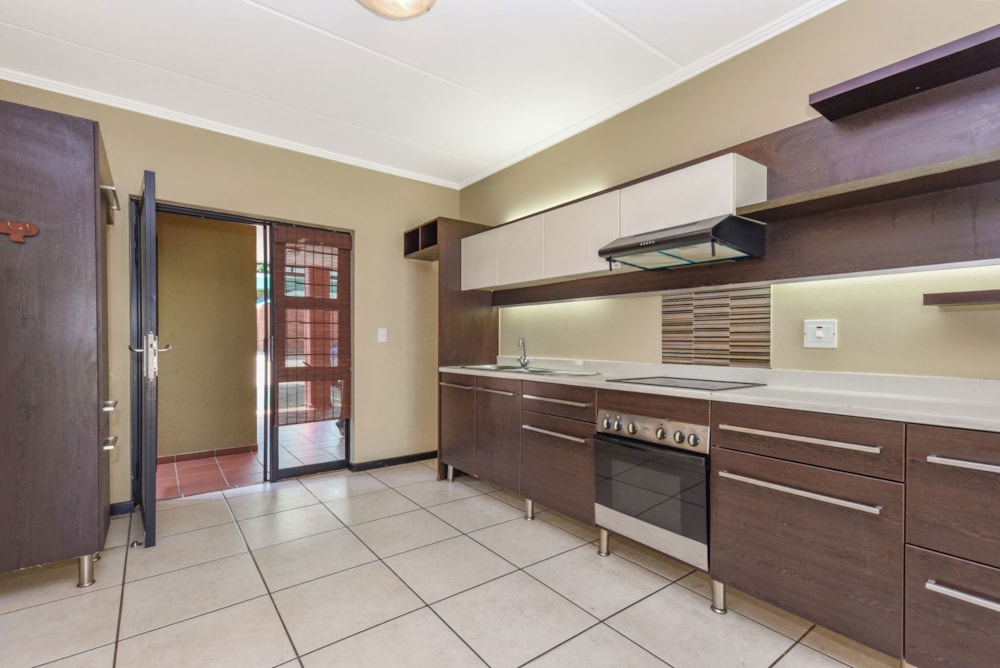 Apartment sold in Douglasdale - FW1687497 Apartment sold in Douglasdale - FW1687497