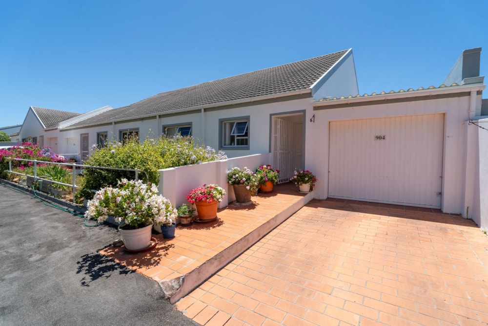 Apartment sold in Simons Town - SIM1685621 Apartment sold in Simons Town - SIM1685621