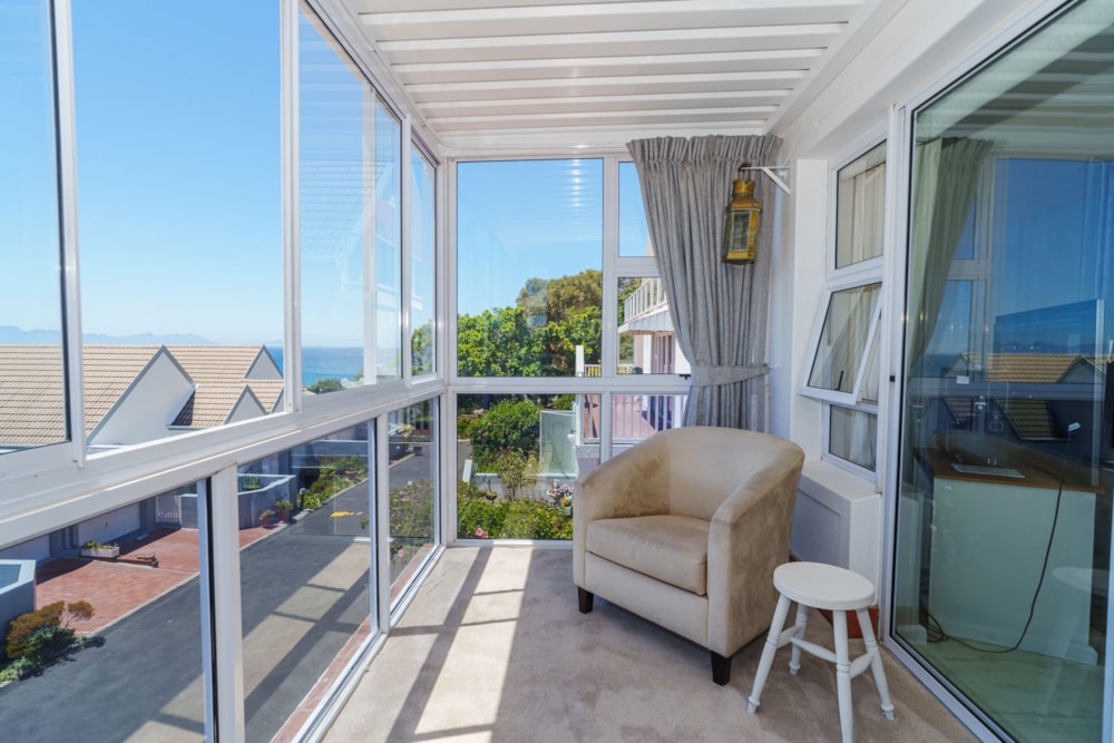 Apartment sold in Simons Town - SIM1685621 Apartment sold in Simons Town - SIM1685621