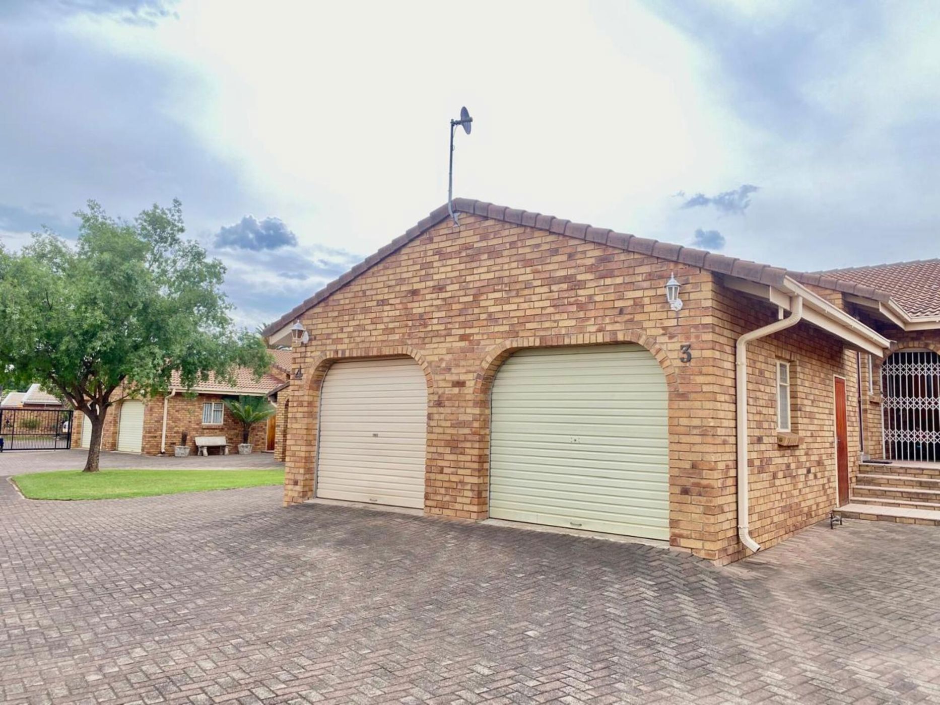 Townhouse for sale in Hutten Heights - 1NW1681054