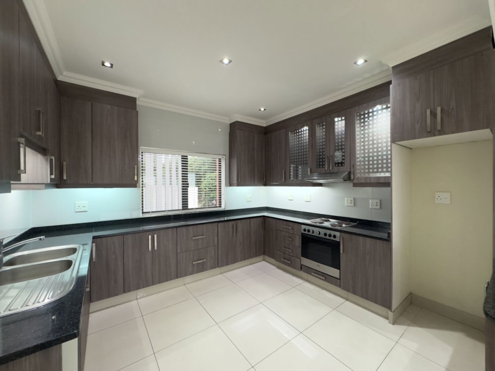 Townhouse let in Morningside, Durban - 1DA1692634 Townhouse let in Morningside, Durban - 1DA1692634