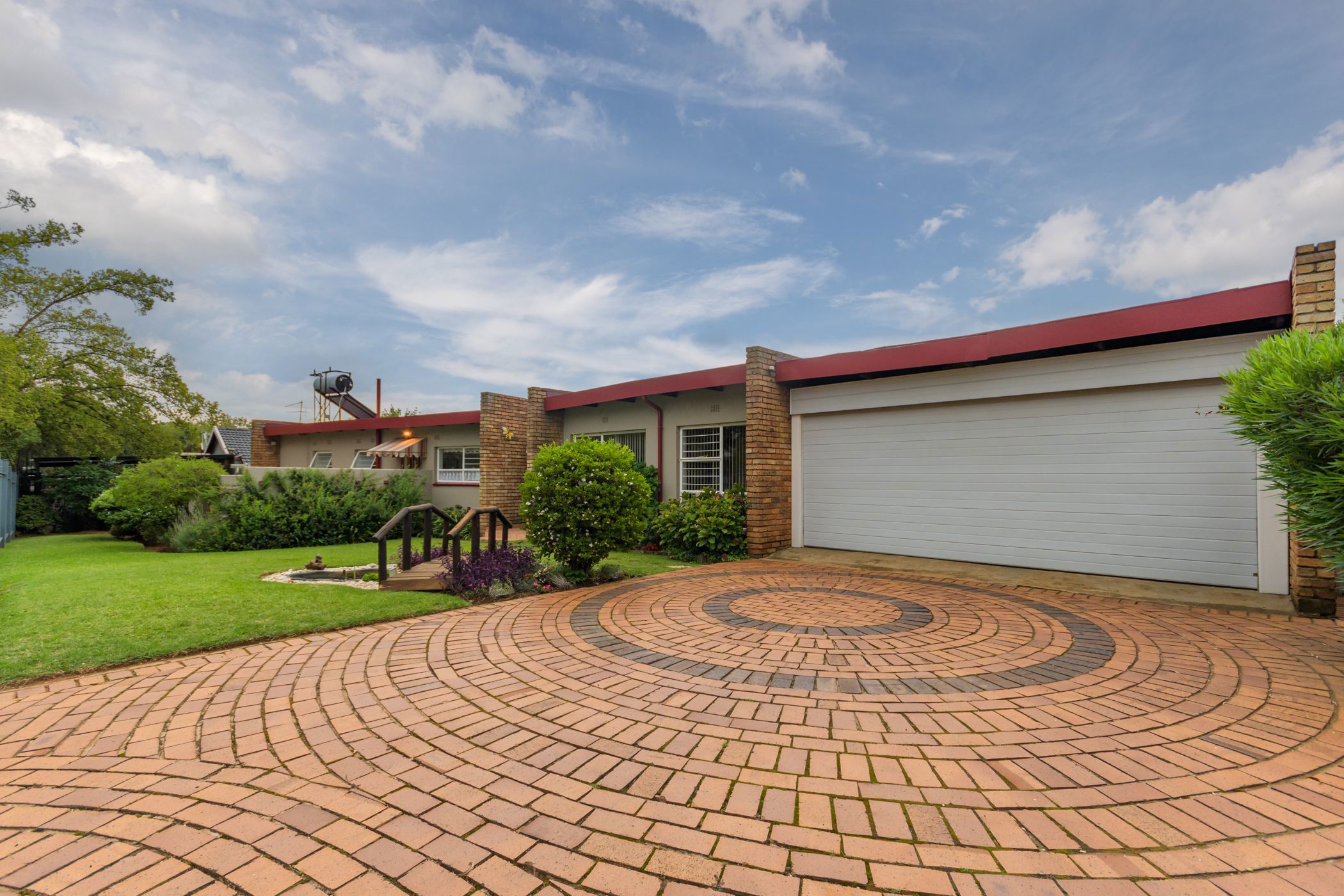 House sold in Farrarmere - EN1689199