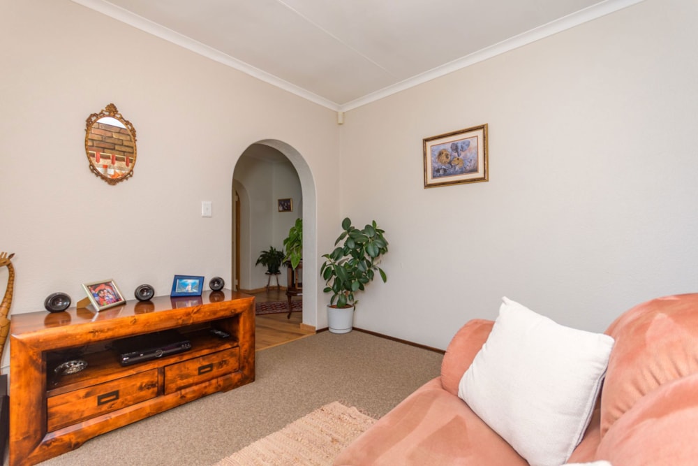 House sold in Farrarmere - EN1689199