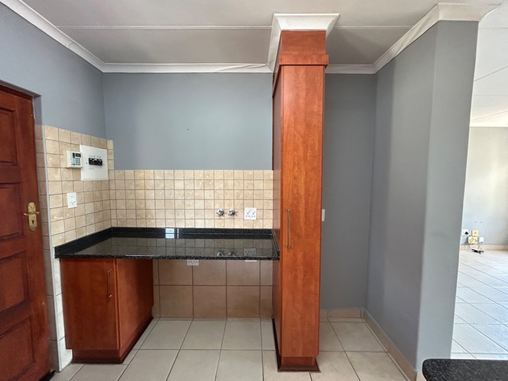 Security complex home let in Bendor Park - 1PS1683719 Security complex home let in Bendor Park - 1PS1683719